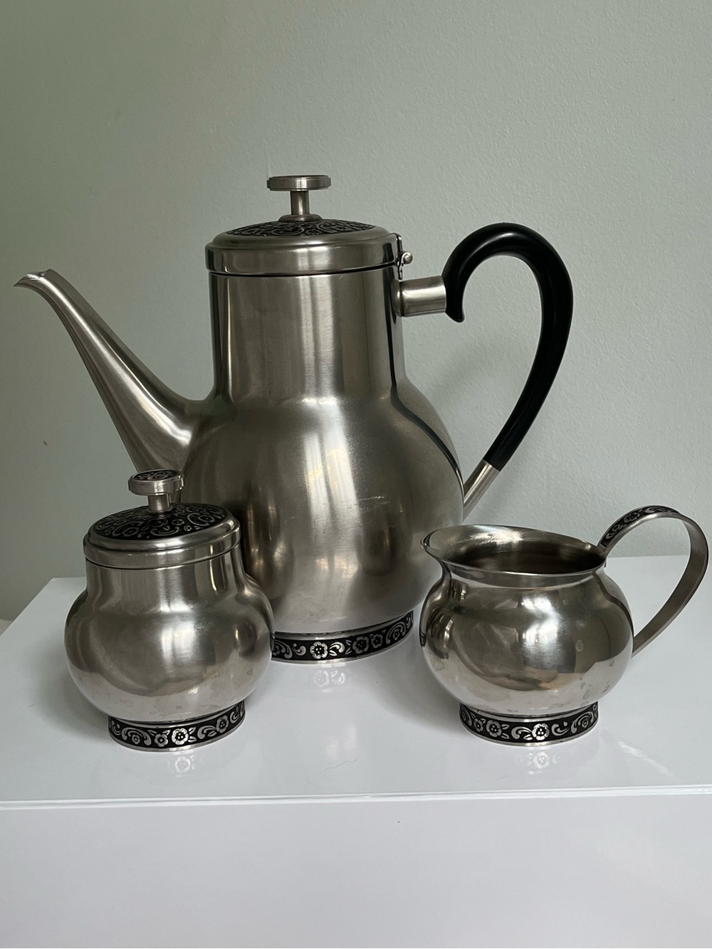 Vintage Oneida Custom 18/8 Stainless Steel Tea Pot & Coffee Set Whimsical